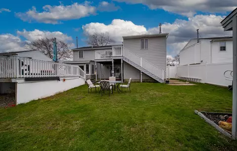 Exterior - 27 Scranton Ave, Warwick, RI 02888 photo 7 of 11