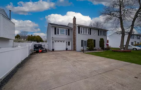 Exterior - 27 Scranton Ave, Warwick, RI 02888 photo 3 of 11