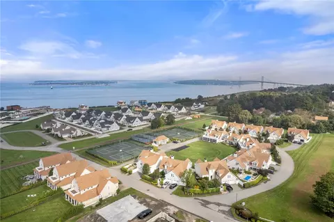 113 Newport Harbor Dr, Portsmouth, RI 02871