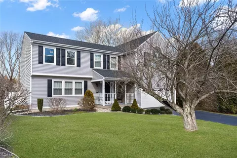 105 Weathervane Rd, South Kingstown, RI 02879