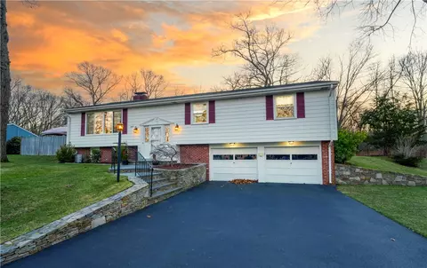 209 Northbridge Ave, Warwick, RI 02886