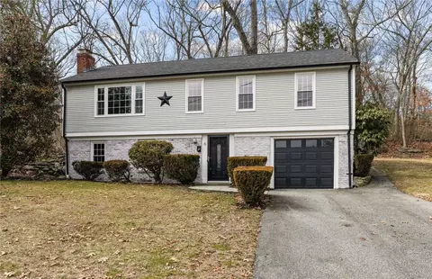 6 Gilbert St, Warwick, RI 02886