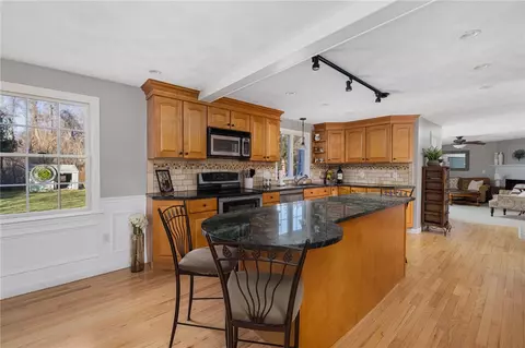 Kitchen - 18 Paddock Ct, South Kingstown, RI 02879 photo 3 of 5