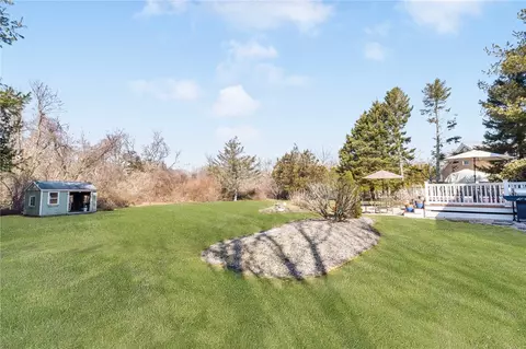 Exterior - 18 Paddock Ct, South Kingstown, RI 02879 photo 4 of 11