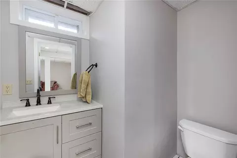 Bath - 18 Paddock Ct, South Kingstown, RI 02879 photo 4 of 4