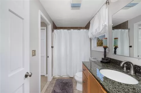 Bath - 18 Paddock Ct, South Kingstown, RI 02879 photo 3 of 4