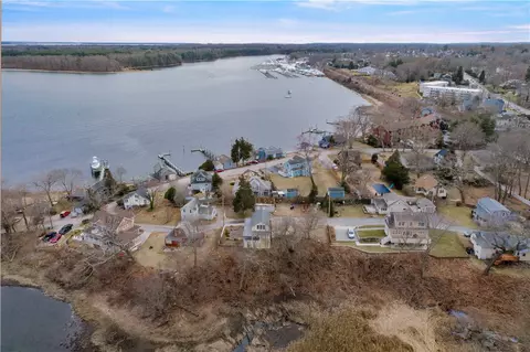 71 John Wickes Ave, East Greenwich, RI 02818