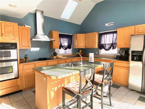102 Temple St, Woonsocket, RI 02895 photo 4