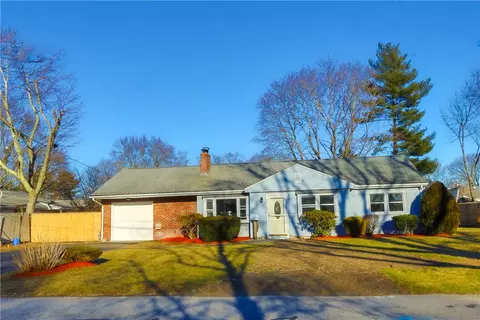 14 Whippoorwill Rd, Warwick, RI 02888