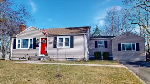 114 Claypool Dr, Warwick, RI 02886