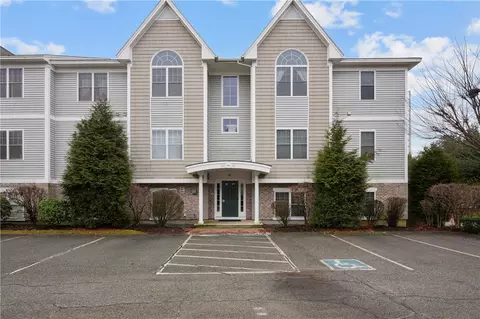 200 Roger Williams Ave #112, Rumford, RI 02916