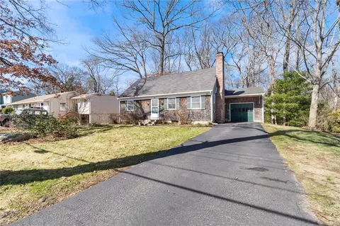 83 Greenwood Dr, South Kingstown, RI 02879