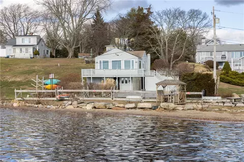 5 Sandy Beach Rd, Narragansett, RI 02882