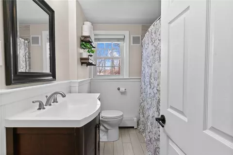 Bath - 112 River St, Warwick, RI 02888 photo 1 of 1