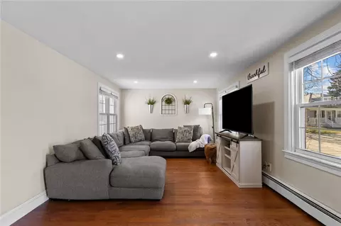 Living - 112 River St, Warwick, RI 02888 photo 1 of 5