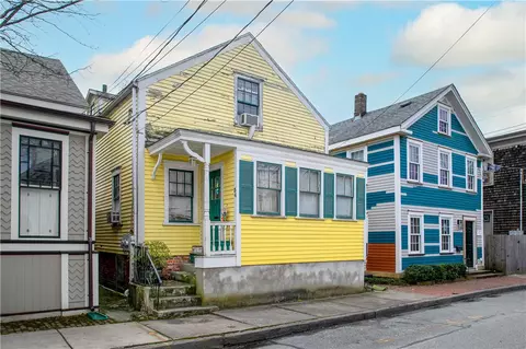 34 Poplar St, Newport, RI 02840