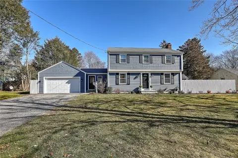 8 Laurel Ln, Barrington, RI 02806