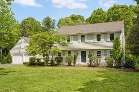 3 Robbins Dr, Barrington, RI 02806