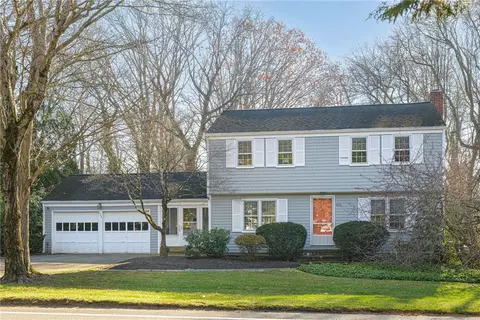 425 Nayatt Rd, Barrington, RI 02806