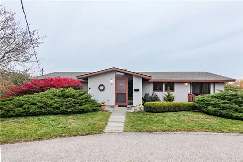 58 Meadow Ave, Westerly, RI 02891