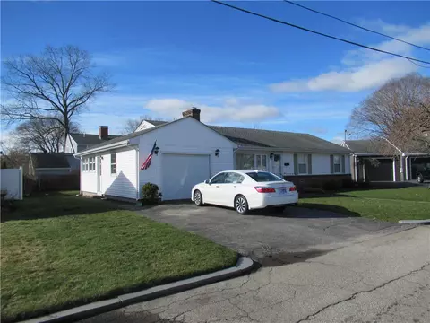 23 Larchwood Dr, East Providence, RI 02916