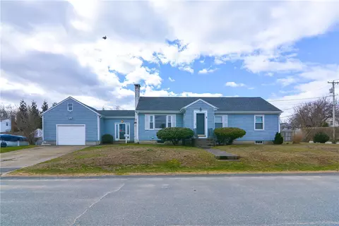 5 Evergreen Ave, Tiverton, RI 02878