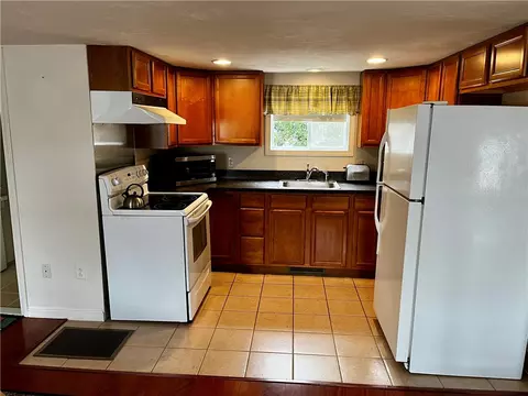 Kitchen - 18 Lane 1, Warwick, RI 02888 photo 2 of 2