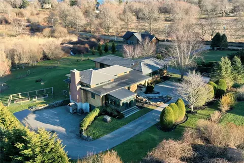 1532 Green End Ave, Middletown, RI 02842