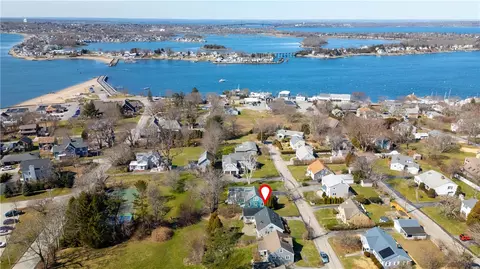 31 Reed St, Tiverton, RI 02878