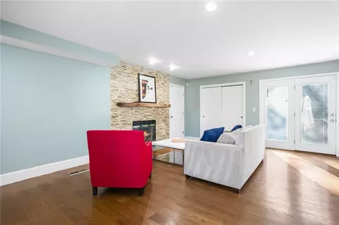 94 Peacock Rd, Warwick, RI 02886 photo 4