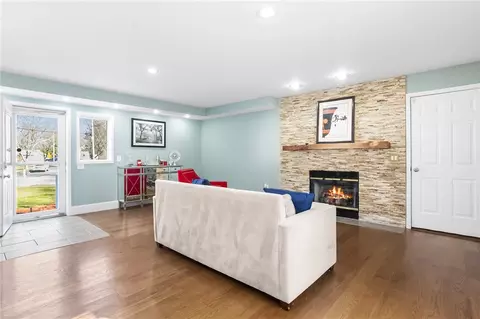94 Peacock Rd, Warwick, RI 02886 photo 3