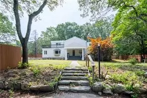 74 Victoria St, Johnston, RI 02919