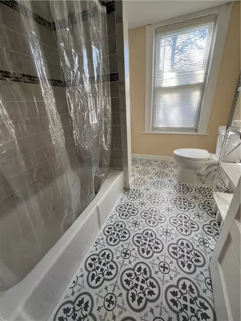 Bath - 362 2nd Ave, Woonsocket, RI 02895 photo 5 of 6