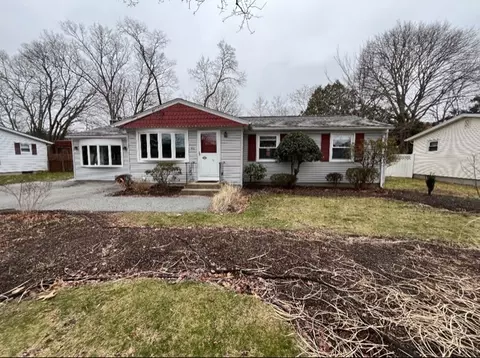 61 Calderwood Dr, Warwick, RI 02886