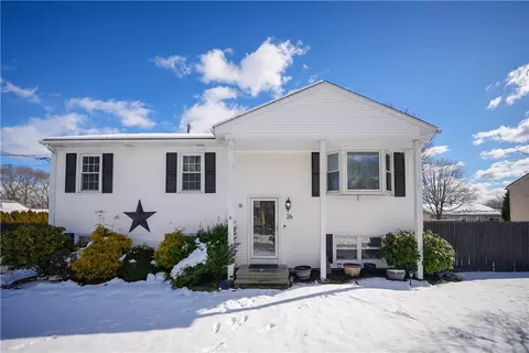 26 Brett Ct, Warwick, RI 02886