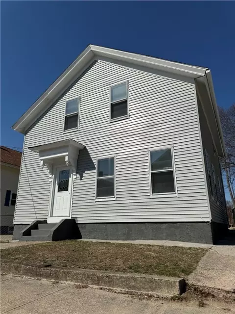 22 Beecher St, Pawtucket, RI 02860
