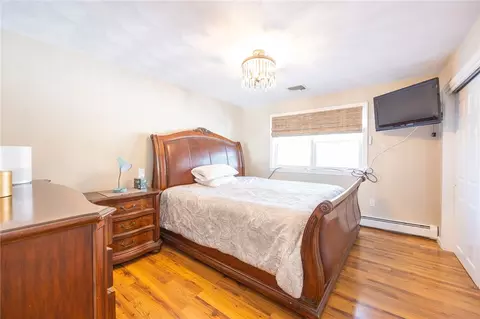 Bedroom - 115 Aspinet Dr, Warwick, RI 02888 photo 1 of 2