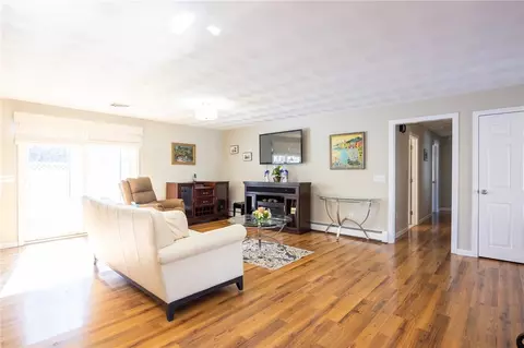 Living - 115 Aspinet Dr, Warwick, RI 02888 photo 4 of 5