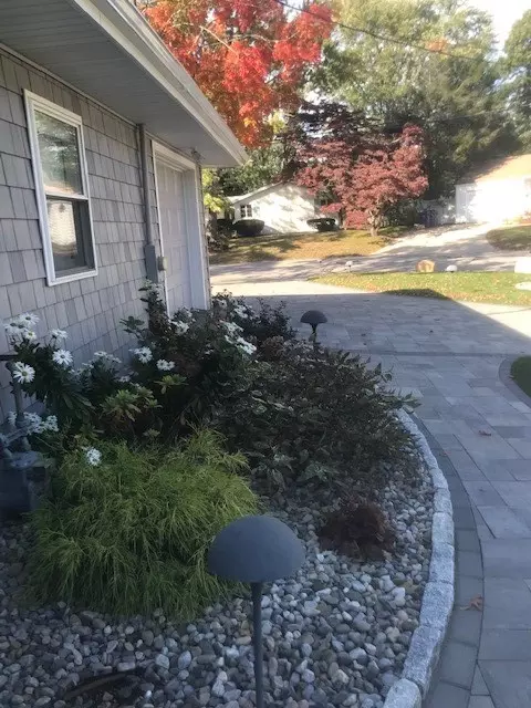 Exterior - 115 Aspinet Dr, Warwick, RI 02888 photo 6 of 7