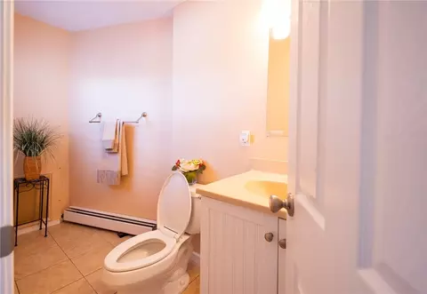 Bath - 115 Aspinet Dr, Warwick, RI 02888 photo 2 of 2