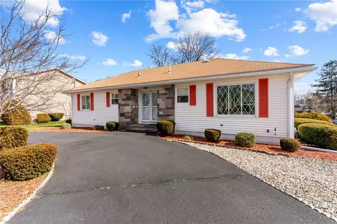 7 Crest Ave, North Providence, RI 02904