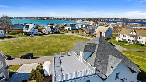 8 Renfrew Park, Middletown, RI 02842