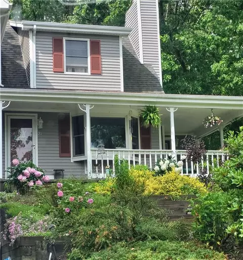 21 Primrose Ln, Johnston, RI 02919