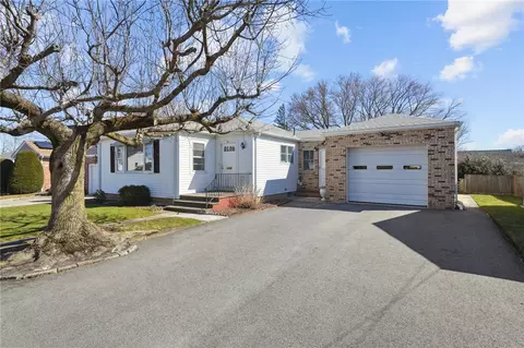 34 Dix Ave, Johnston, RI 02919