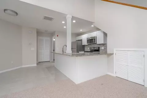 812 Williamsburg Cir, Warwick, RI 02886 photo 6