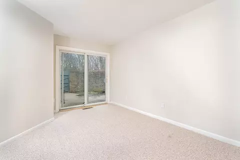 812 Williamsburg Cir, Warwick, RI 02886 photo 8