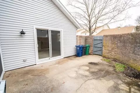 812 Williamsburg Cir, Warwick, RI 02886 photo 16