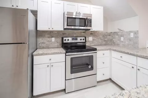 812 Williamsburg Cir, Warwick, RI 02886 photo 4
