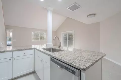 812 Williamsburg Cir, Warwick, RI 02886 photo 5