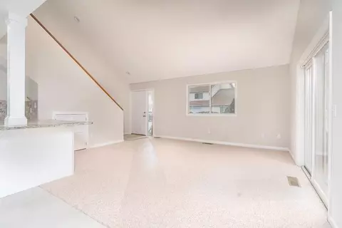 812 Williamsburg Cir, Warwick, RI 02886 photo 9